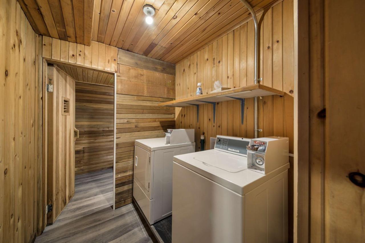 Stoke Hotel Surestay Collection By Best Western Revelstoke Extérieur photo