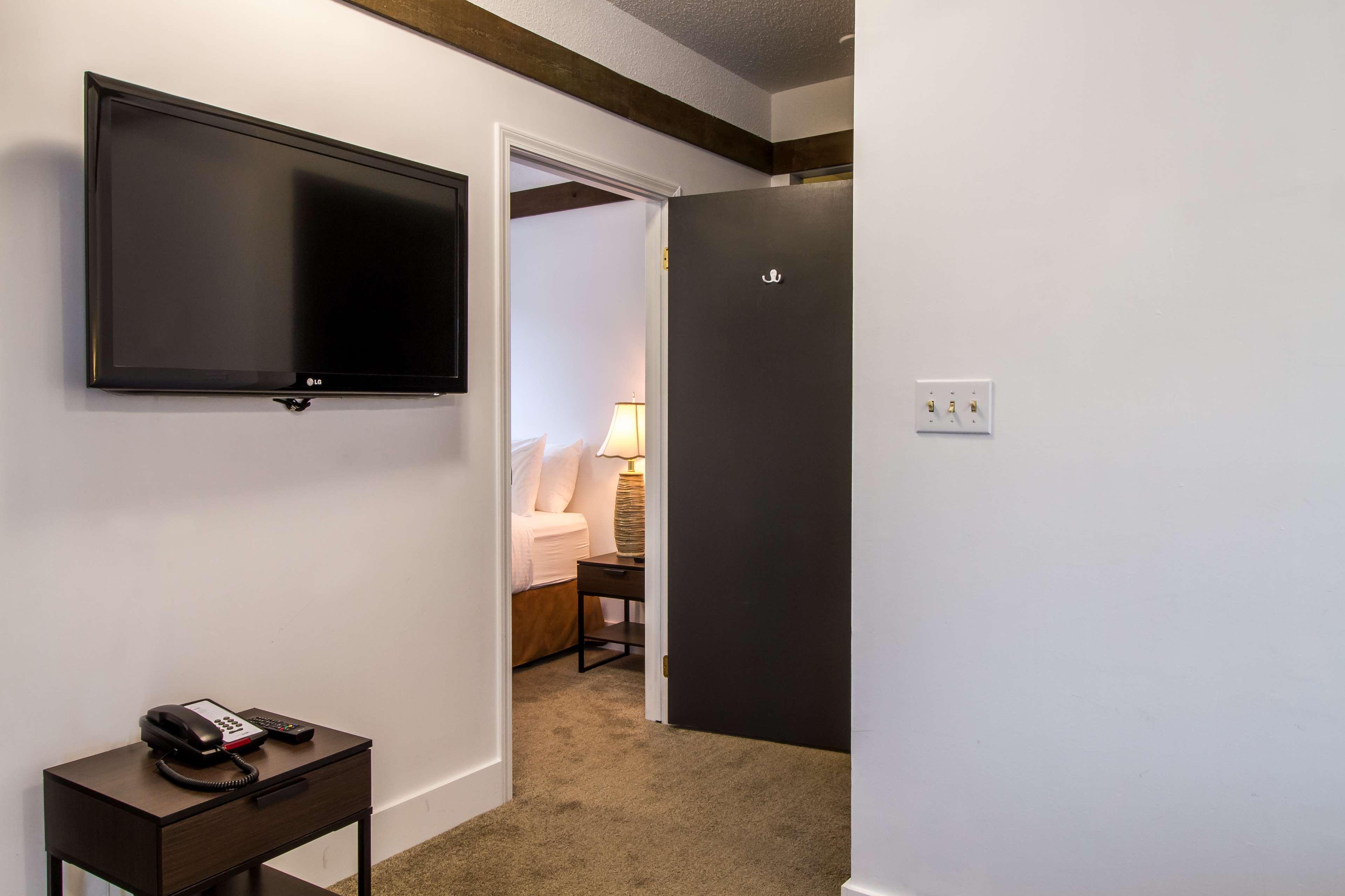Stoke Hotel Surestay Collection By Best Western Revelstoke Extérieur photo
