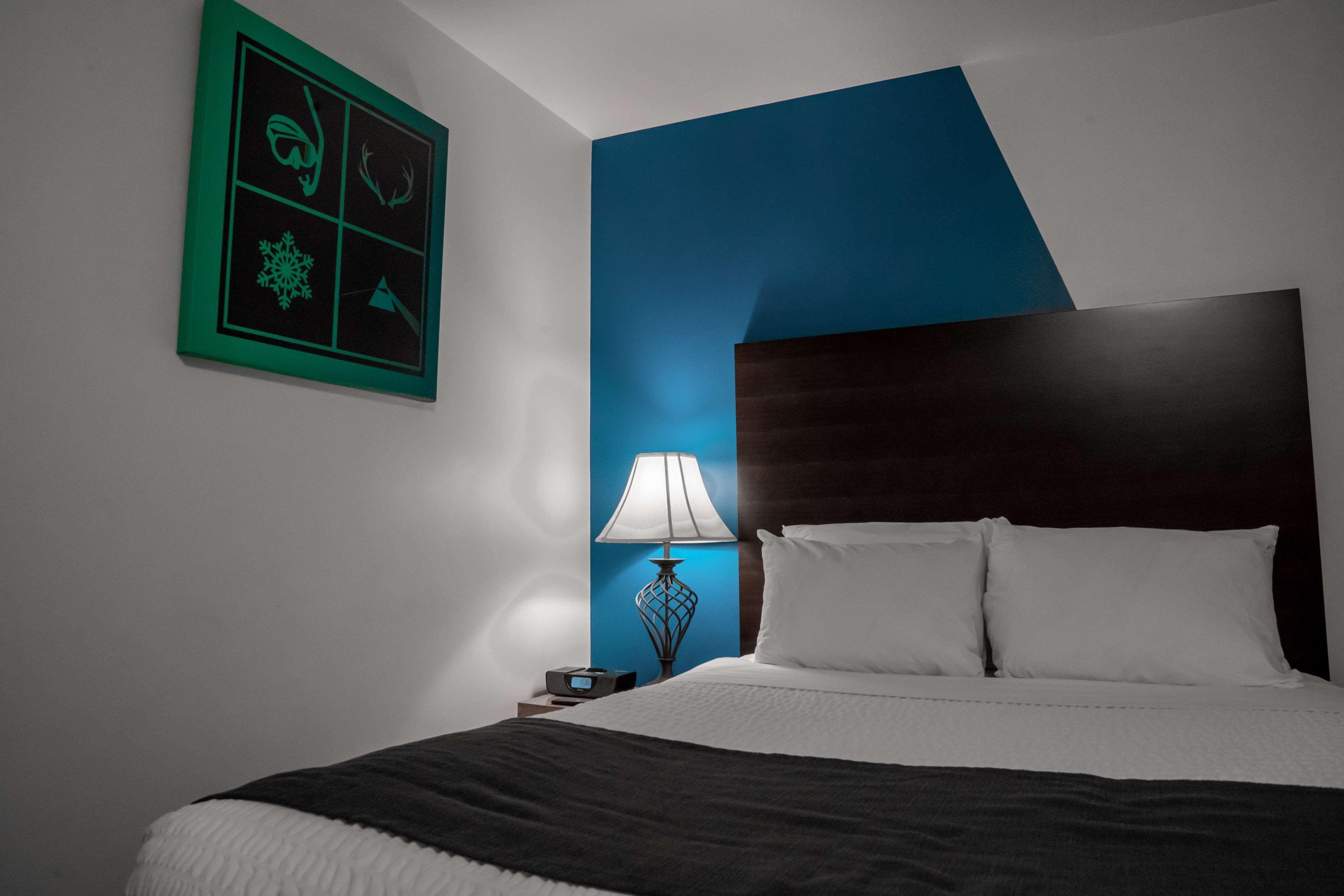 Stoke Hotel Surestay Collection By Best Western Revelstoke Extérieur photo