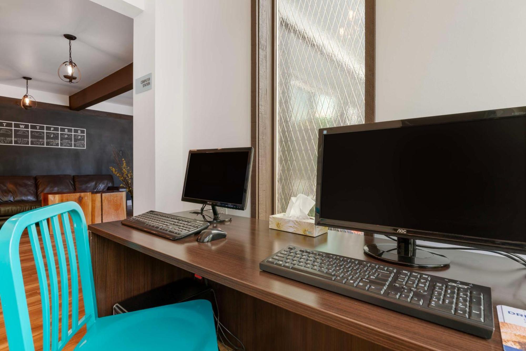 Stoke Hotel Surestay Collection By Best Western Revelstoke Extérieur photo