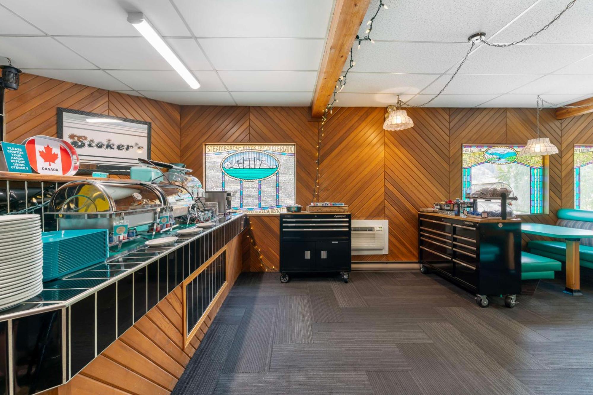 Stoke Hotel Surestay Collection By Best Western Revelstoke Extérieur photo